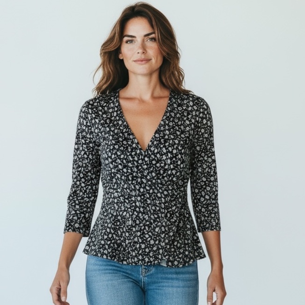 Ann Taylor women’s pull over blouse NWOT size M